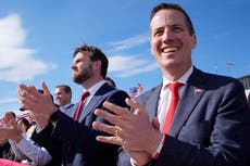 El senador Bernie Moreno impulsa la agenda de Trump sobre drogas y comercio en su regreso a Colombia