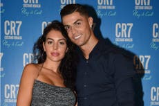 Cristiano Ronaldo y Georgina Rodríguez revelan su compromiso con un enorme anillo