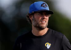 Matthew Stafford no entrena con Rams como se planeó al seguir padeciendo una lesión en la espalda