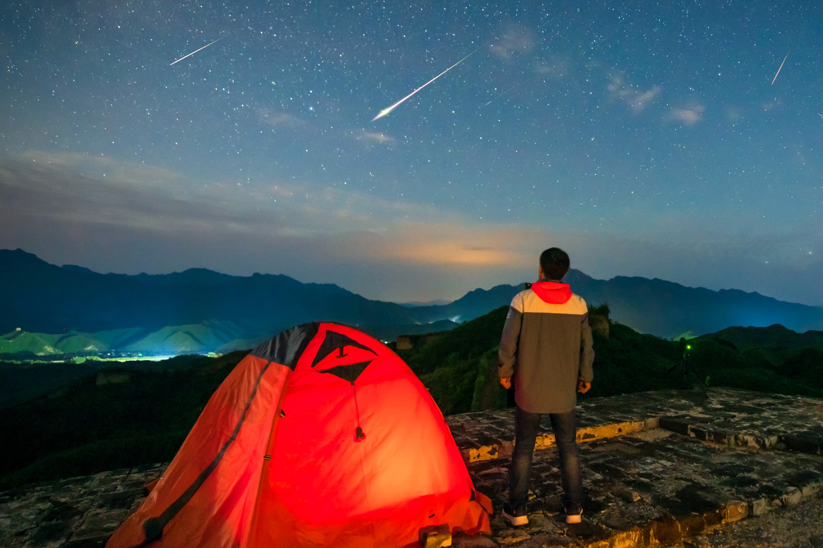 La lluvia de meteoros de las Perseidas de 2025 alcanzará su punto álgido la noche del 12 al 13 de agosto, cuando producirá hasta 100 estrellas fugaces por hora en condiciones ideales