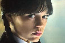 Estrella de ‘Merlina’ regresa a la serie tras “innecesaria” escena de muerte
