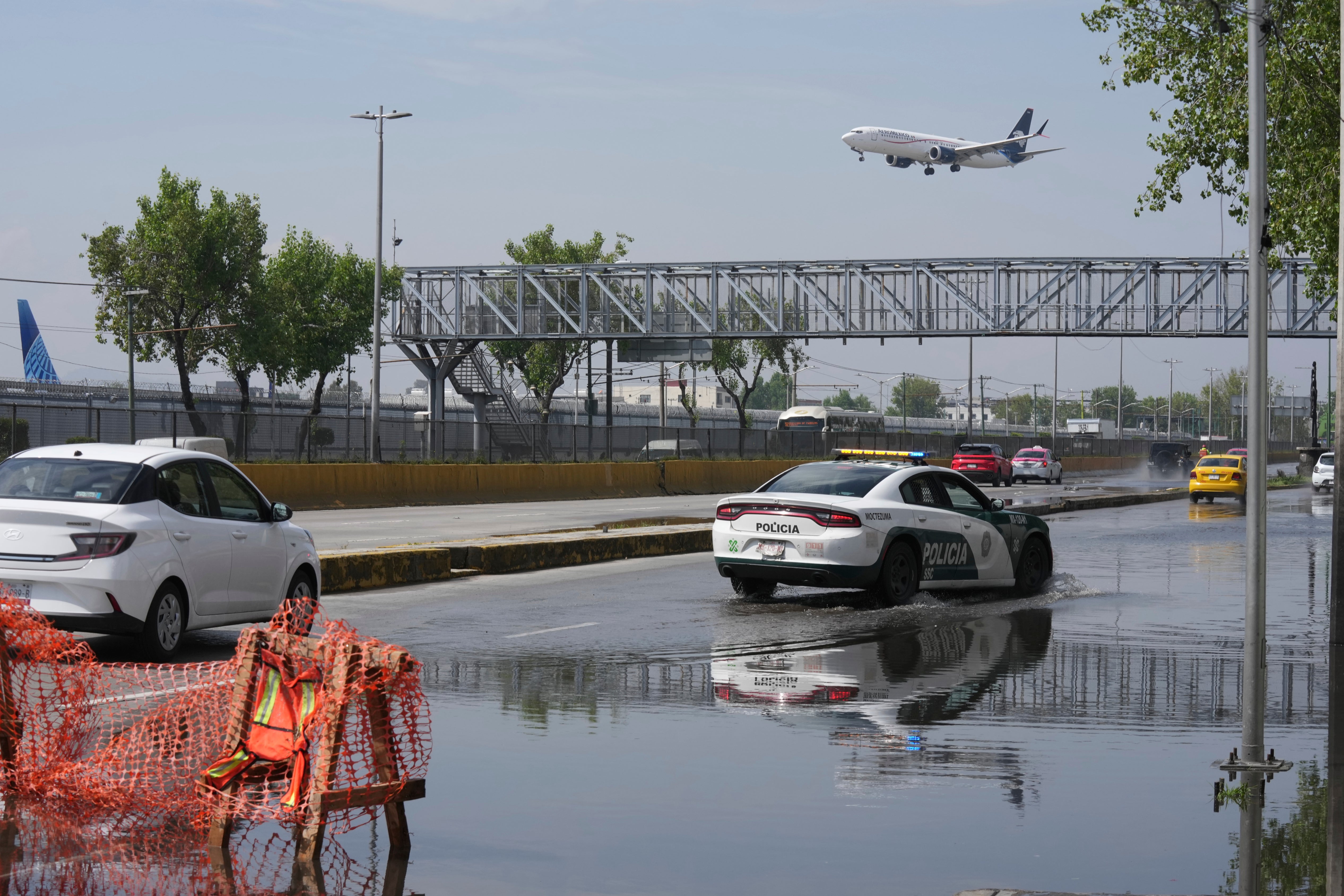 Reabre aeropuerto de Ciudad de México tras cierre temporal; 20.000 pasajeros afectados