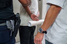 Juez ordena al ICE mejorar condiciones luego de quejas de migrantes detenidos en Nueva York