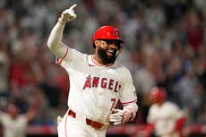 Angelinos superan 7-6 a Dodgers en 10 innings; Ohtani batea para triple play y pega jonrón