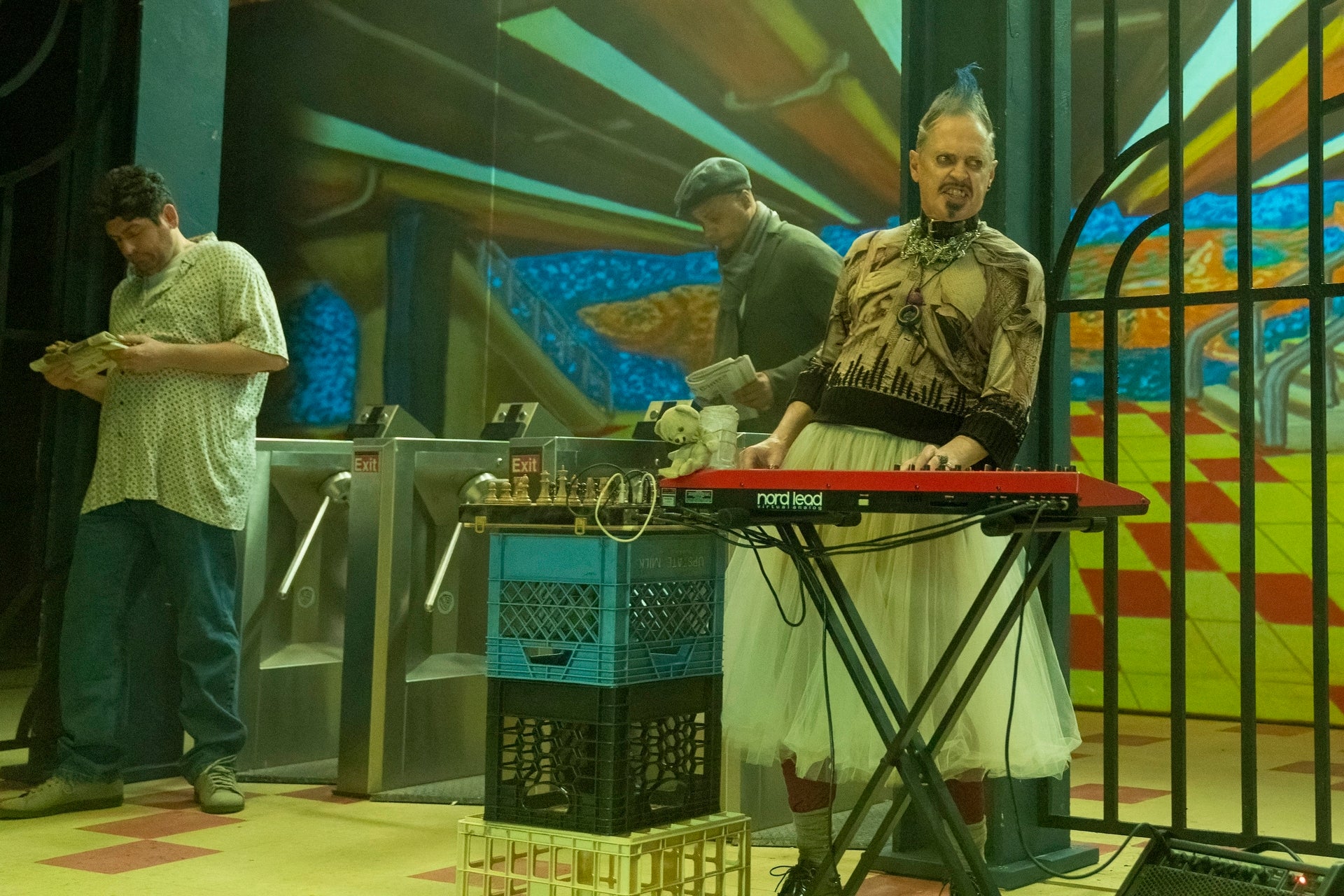 Steve Buscemi interpreta la letra Q como un músico punk en 'Fantasmas'