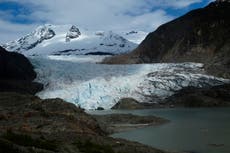 Inundaciones de glaciar cerca de capital de Alaska alcanzan niveles récord y provocan evacuaciones