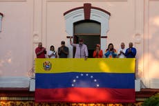 Excarcelan a activista de DDHH venezolana tras protesta pacífica, pero sigue acusada