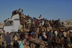 Conductores de camiones de ayuda en Gaza enfrentan crecientes peligros en medio del caos