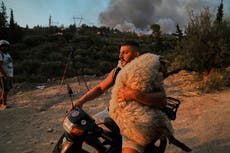 Incendios en Europa desplazan a miles mientras residentes ayudan a combatir las llamas