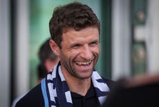 Thomas Müller dice en broma que extraña a Manuel Neuer al iniciar aventura en Vancouver