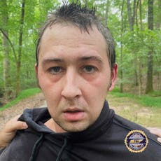 Tres personas acusadas de ayudar a hombre que mató a cuatro personas en Tennessee
