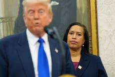 Alcaldesa de Washington D. C. coopera con Trump a pesar de “inquietante” toma de control policial