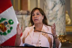 Presidenta de Perú visita isla disputada con Colombia y dice que soberanía allí no está en discusión