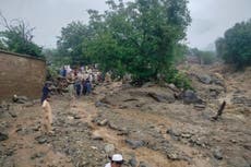 Inundaciones repentinas causadas por aguaceros dejan al menos 49 muertos en el noroeste de Pakistán