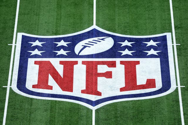<p>El logo de la NFL se muestra en el campo antes del Super Bowl LIX entre los Kansas City Chiefs y los Philadelphia Eagles, en el Caesars Superdome, el 9 de febrero de 2025 en Nueva Orleans, Luisiana </p>