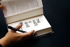 Juez anula partes clave de la ley de Florida que permitió retirar libros de bibliotecas escolares