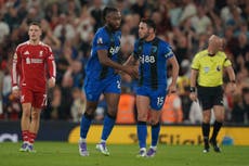 Liverpool-Bournemouth se detiene brevemente tras denuncia de Semenyo por abuso racista