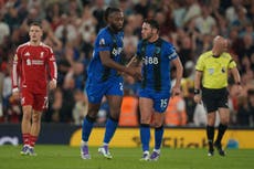 Liverpool-Bournemouth se detiene brevemente tras denuncia de Semenyo por abuso racista