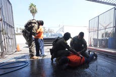 AP Fotos: Agentes de la Patrulla Fronteriza arrestan a trabajadores en Los Ángeles