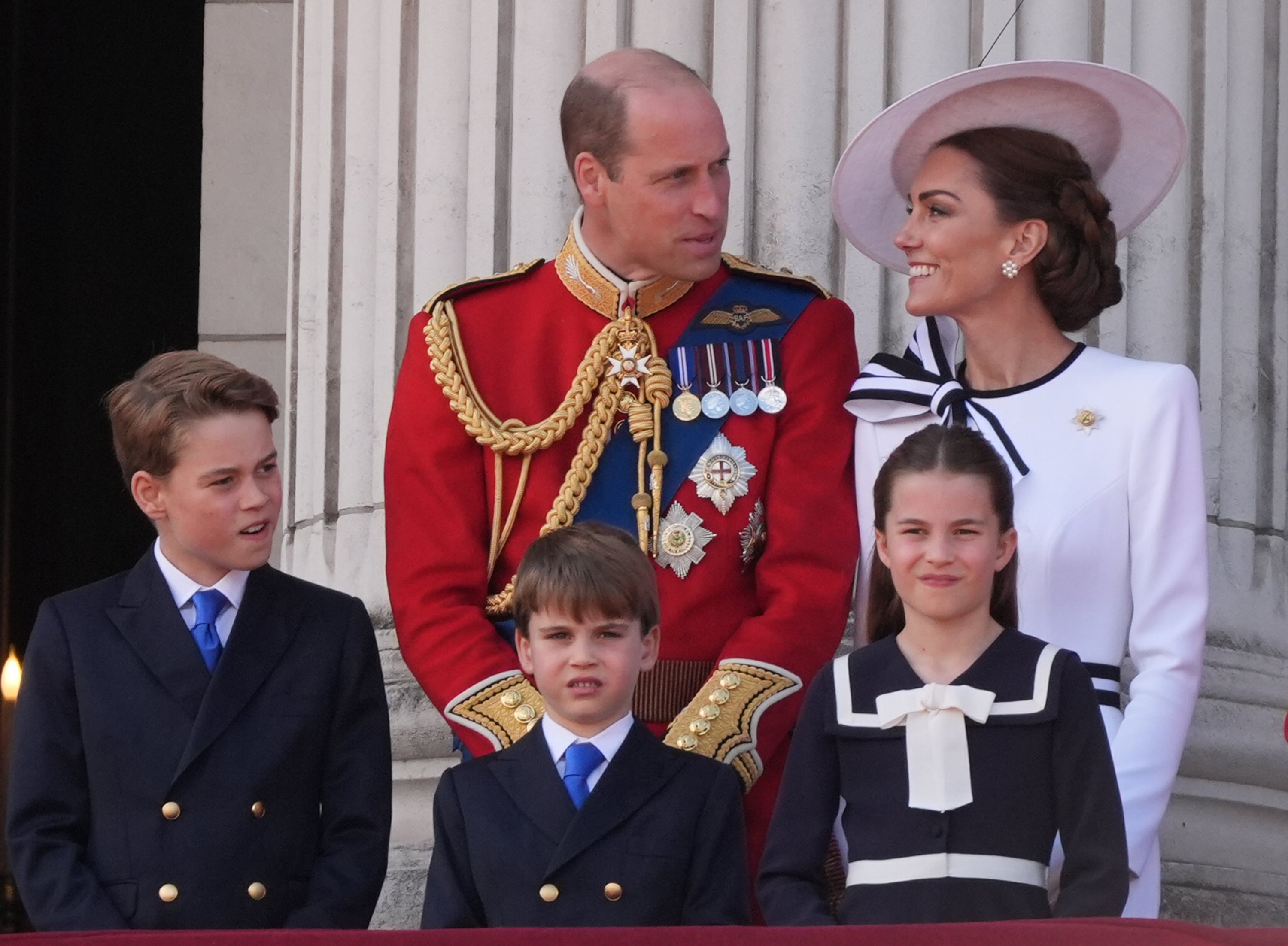 El príncipe y la princesa de Gales junto a sus hijos, el príncipe George, el príncipe Louis y la princesa Charlotte