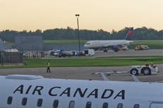 Air Canada cancela cientos de vuelos ante posible huelga de aeromozos
