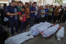 Ataque aéreo de Israel mata a bebé y sus padres en Gaza; israelíes planean protesta por la guerra