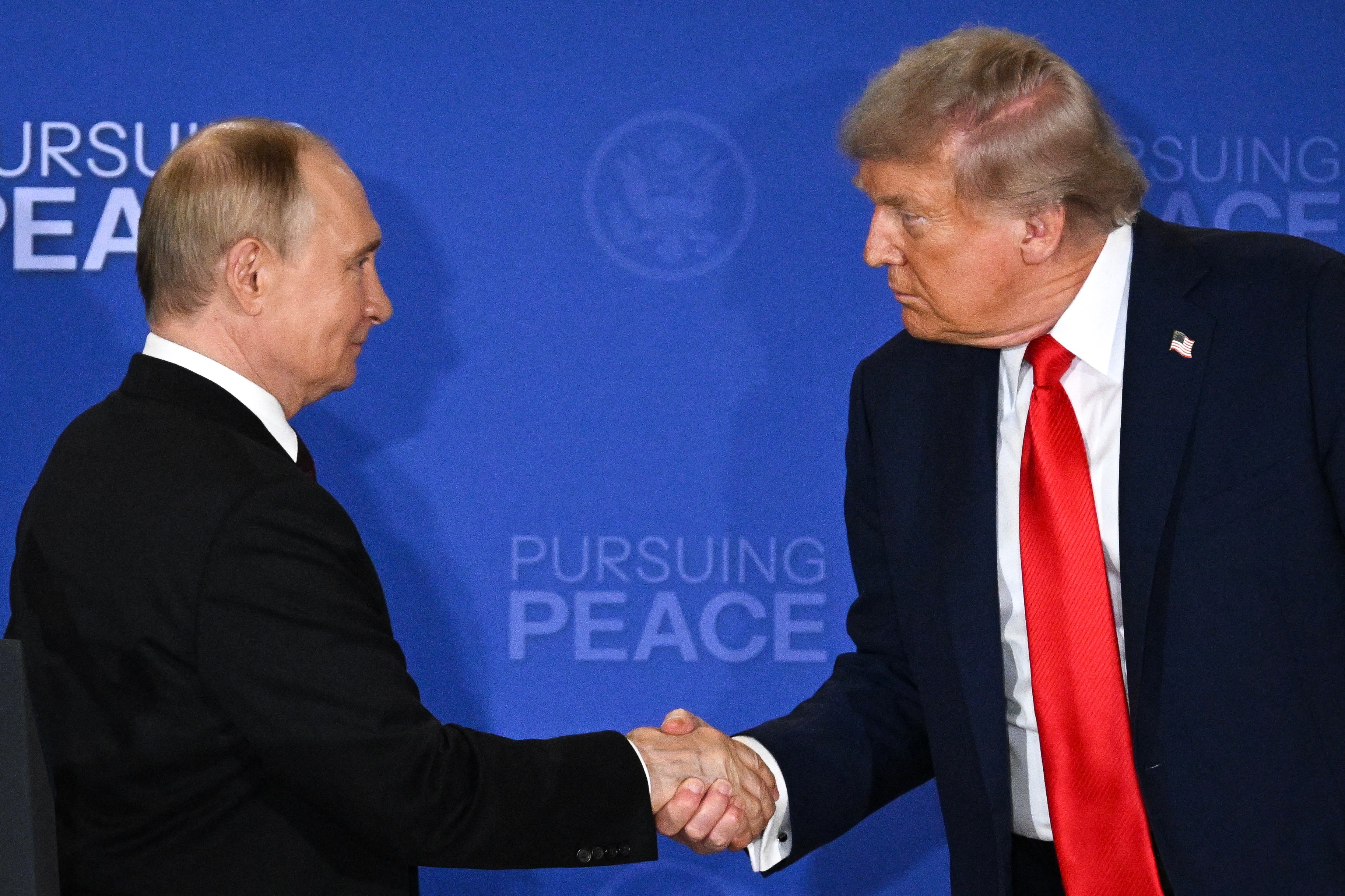 En la cumbre de Alaska, Putin insistió en que Ucrania debe entregar Donetsk y Luhansk en su totalidad