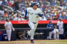 Myles Straw brilla mientras los Azulejos aplastan 14-2 a los Rangers