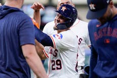 Urías vence tiro a primera y Astros superan 5-4 a Orioles en 12 innings
