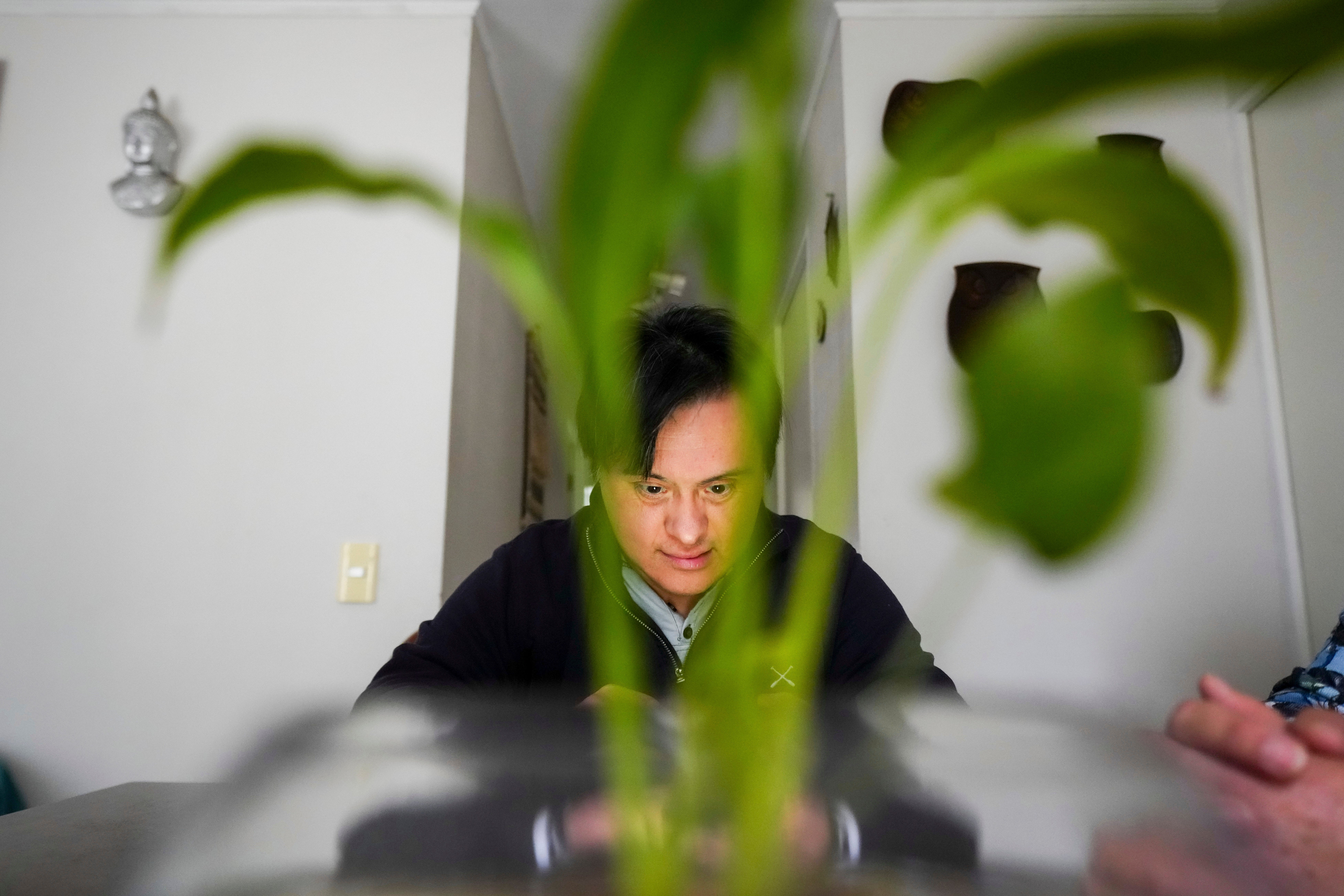 Sebastián Solorza, el actor con síndrome de down que aspira a ser candidato presidencial en Chile