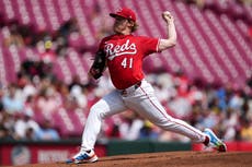 Rojos rompen racha récord de 14 victorias de Cerveceros con hit de Hays en la décima