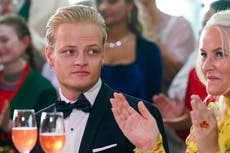 Hijo de la princesa heredera de Noruega es acusado de varios cargos, incluido violación