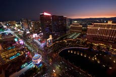 El turismo en Las Vegas disminuye 11%; algunos culpan de ello a las políticas de Trump