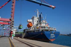 Barco con toneladas de alimentos para Gaza se acerca a puerto israelí tras salir de Chipre