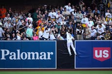 Gigantes superan 4-3 a Padres con cuadrangulares de Ramos, Devers y Flores