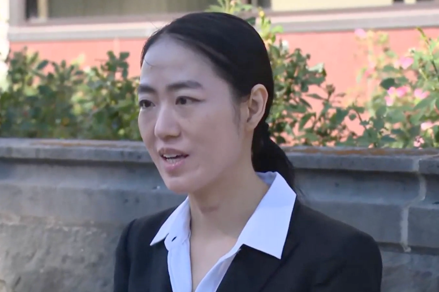 Ling Long Wei, exestudiante de posgrado de la Universidad Estatal de Michigan, presentó una demanda de 100 millones de dólares contra la institución. Wei sostiene que las tareas que realizó para la universidad la expusieron a sustancias químicas peligrosas, lo que más tarde derivó en un diagnóstico de cáncer