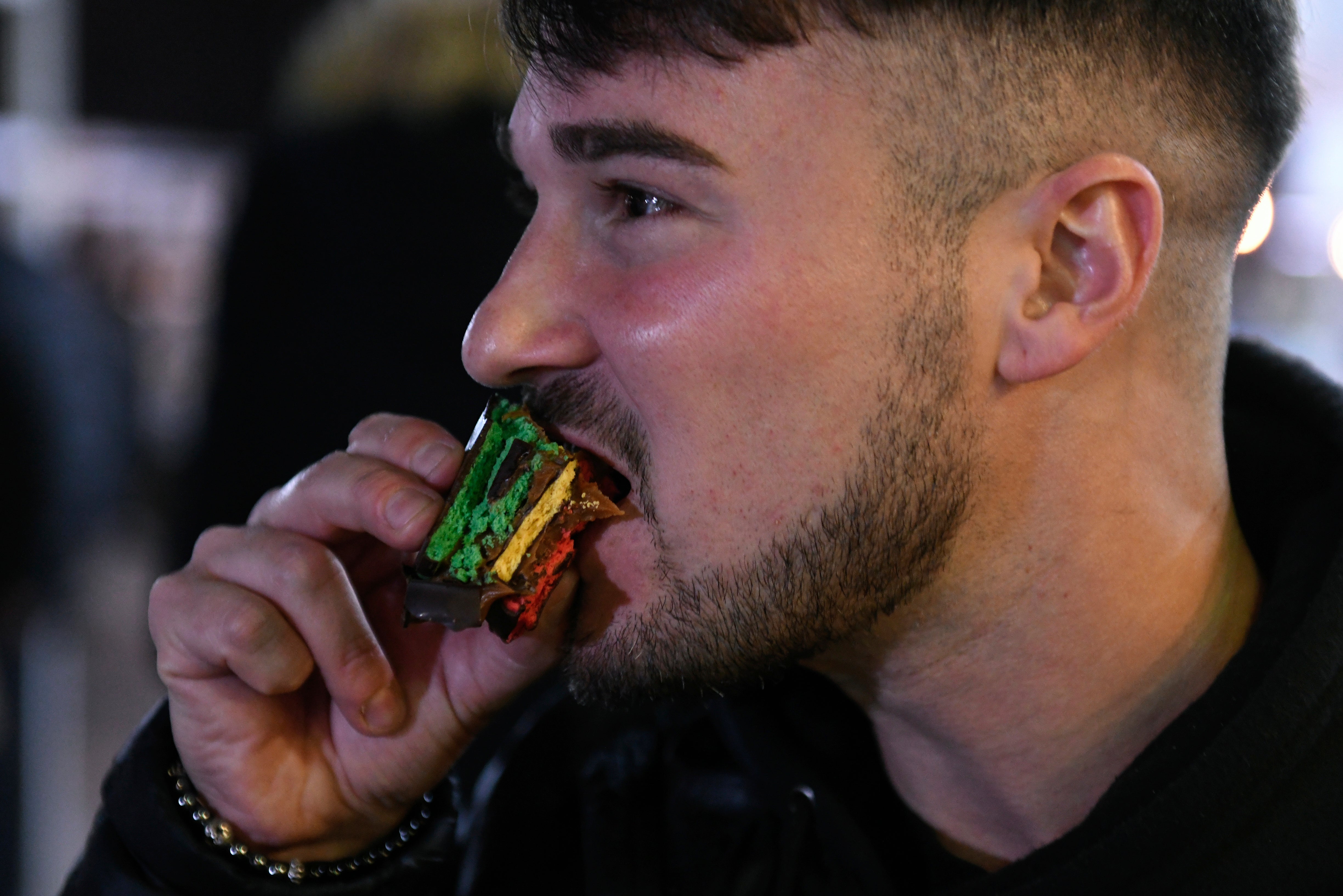 Alfajor argentino, la golosina que no atrae por su apariencia sino por su multifacético interior