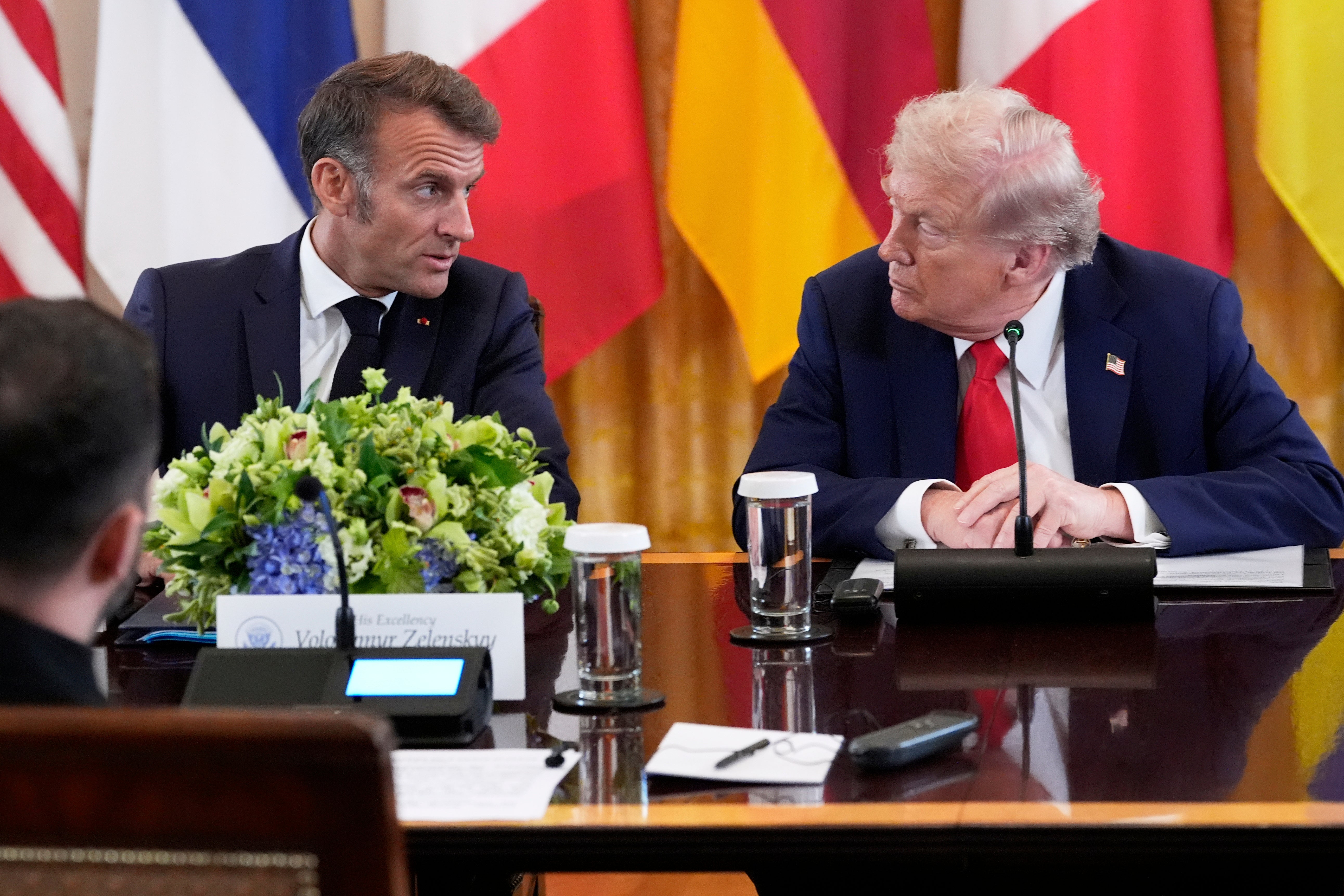 TRUMP-MICRÓFONOS ENCENDIDOS