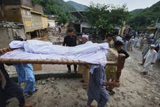 Pakistán emite alerta de inundaciones en el sur mientras busca desaparecidos en el noroeste