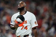 Félix Bautista de los Orioles enfrenta larga recuperación tras cirugía de manguito rotador y labrum
