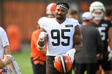 Myles Garrett evita preguntas sobre multa de tránsito y se centra en la defensa de Browns