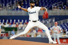 Alcántara lanza 7 sólidas entradas, Acosta pega su 1er hit, un jonrón, y Marlins vencen a Cardenales