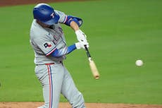 Higashioka conecta doble de 3 carreras en el 9º para que Rangers derroten 6-3 a Reales