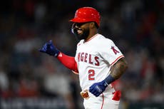 Rengifo impulsa carrera decisiva en el 8vo inning y Angelinos superan 2-1 a Rojos