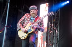 Brent Hinds, exvocalista y guitarrista de Mastodon, muere a los 51 años en accidente de moto