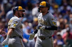 Turang conecta jonrón de dos carreras y Cerveceros vencen 4-1 a Cachorros