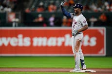 Walker y Díaz conectan jonrones, Sánchez batea de 5-5 y Astros vencen 7-2 a Orioles