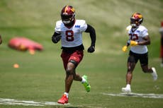 49ers refuerzan su ofensiva lesionada al adquirir a Brian Robinson de Washington