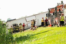 Accidente de autobús turístico en Nueva York deja cinco muertos y varios heridos en autopista