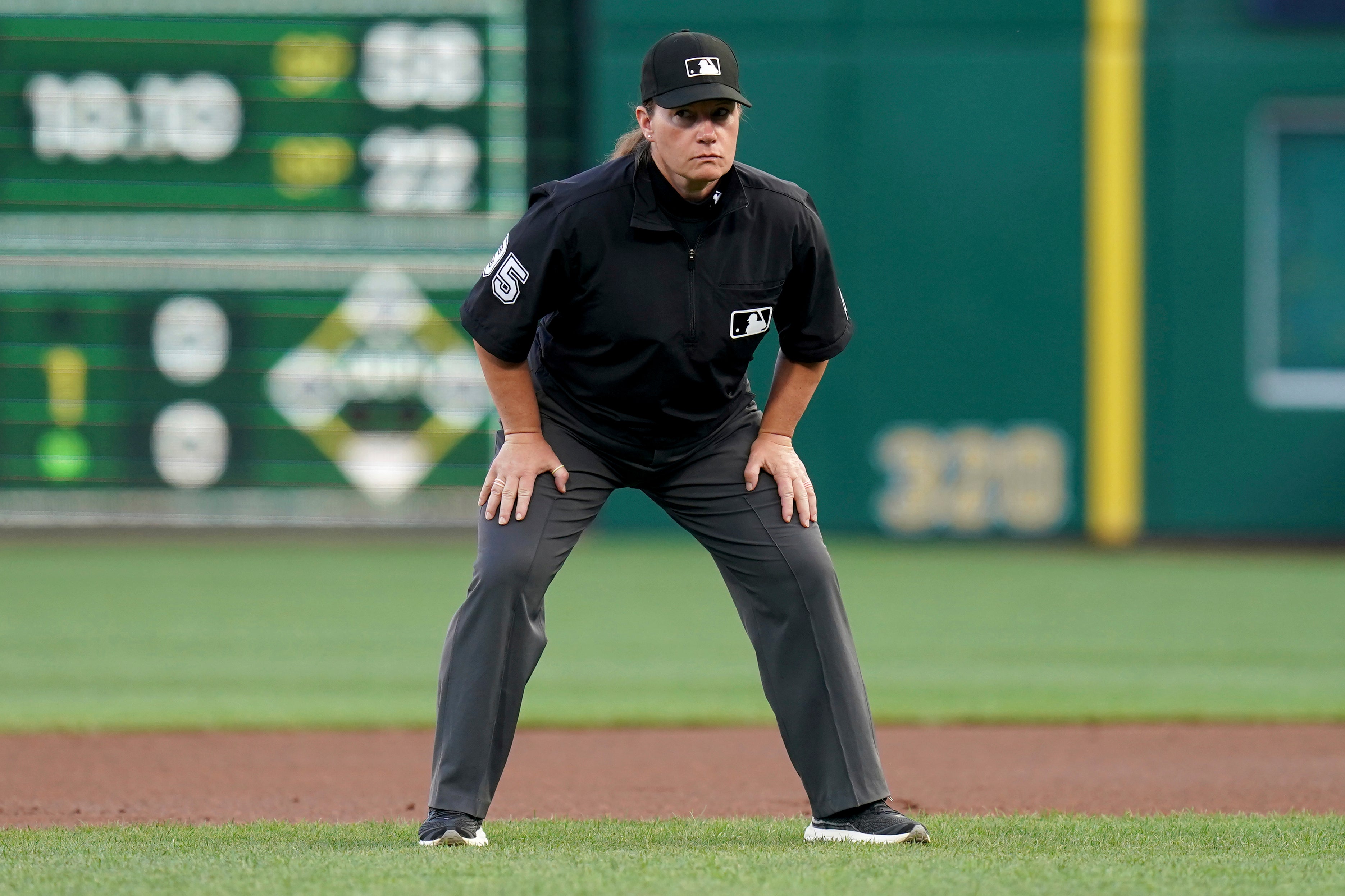 MUJER UMPIRE